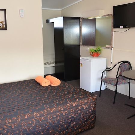 Warwick Motor Inn Екстериор снимка