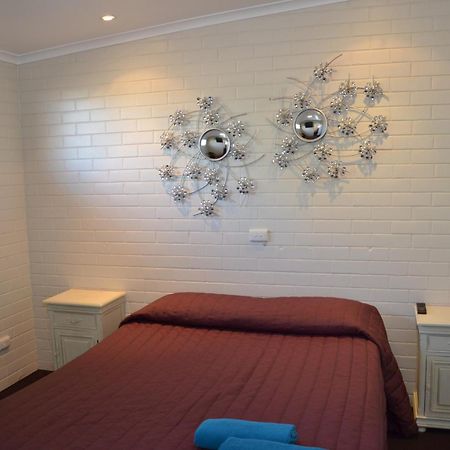 Warwick Motor Inn Екстериор снимка