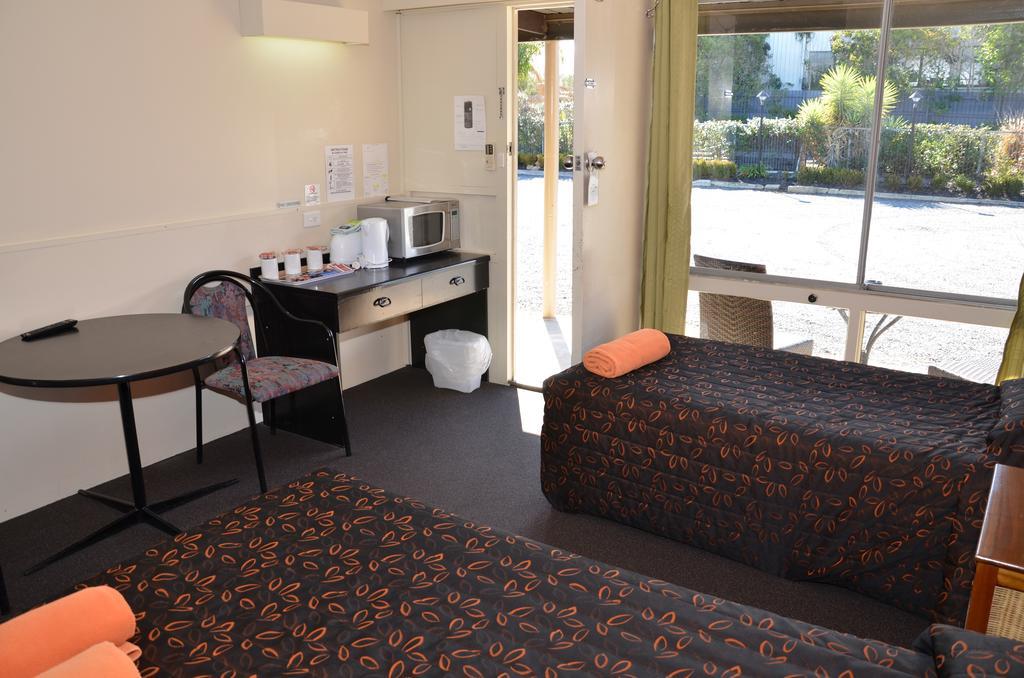 Warwick Motor Inn Екстериор снимка