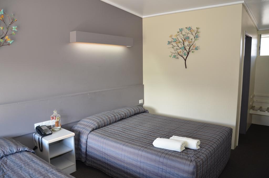 Warwick Motor Inn Екстериор снимка