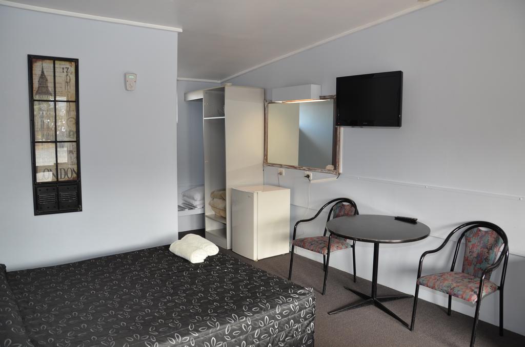 Warwick Motor Inn Екстериор снимка