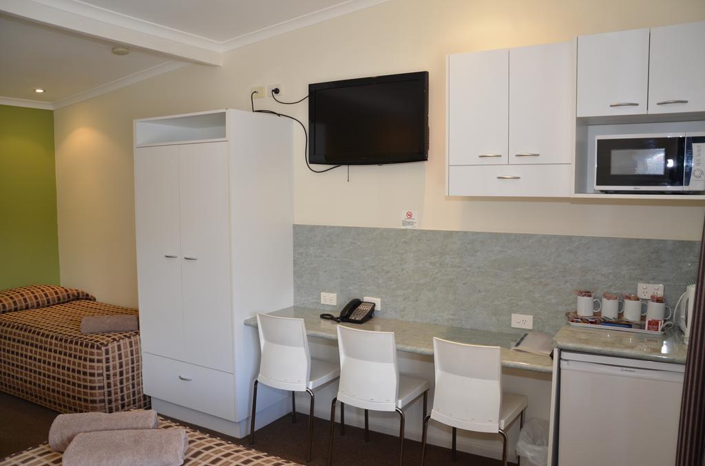 Warwick Motor Inn Екстериор снимка