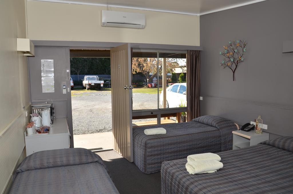 Warwick Motor Inn Стая снимка