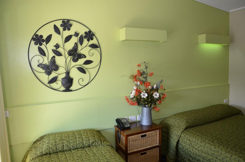 Warwick Motor Inn Екстериор снимка