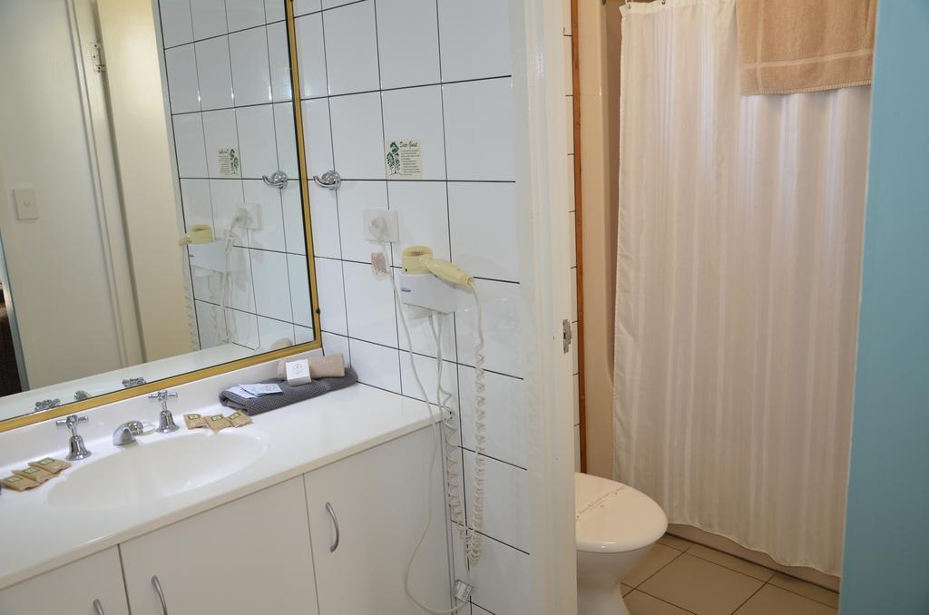 Warwick Motor Inn Стая снимка