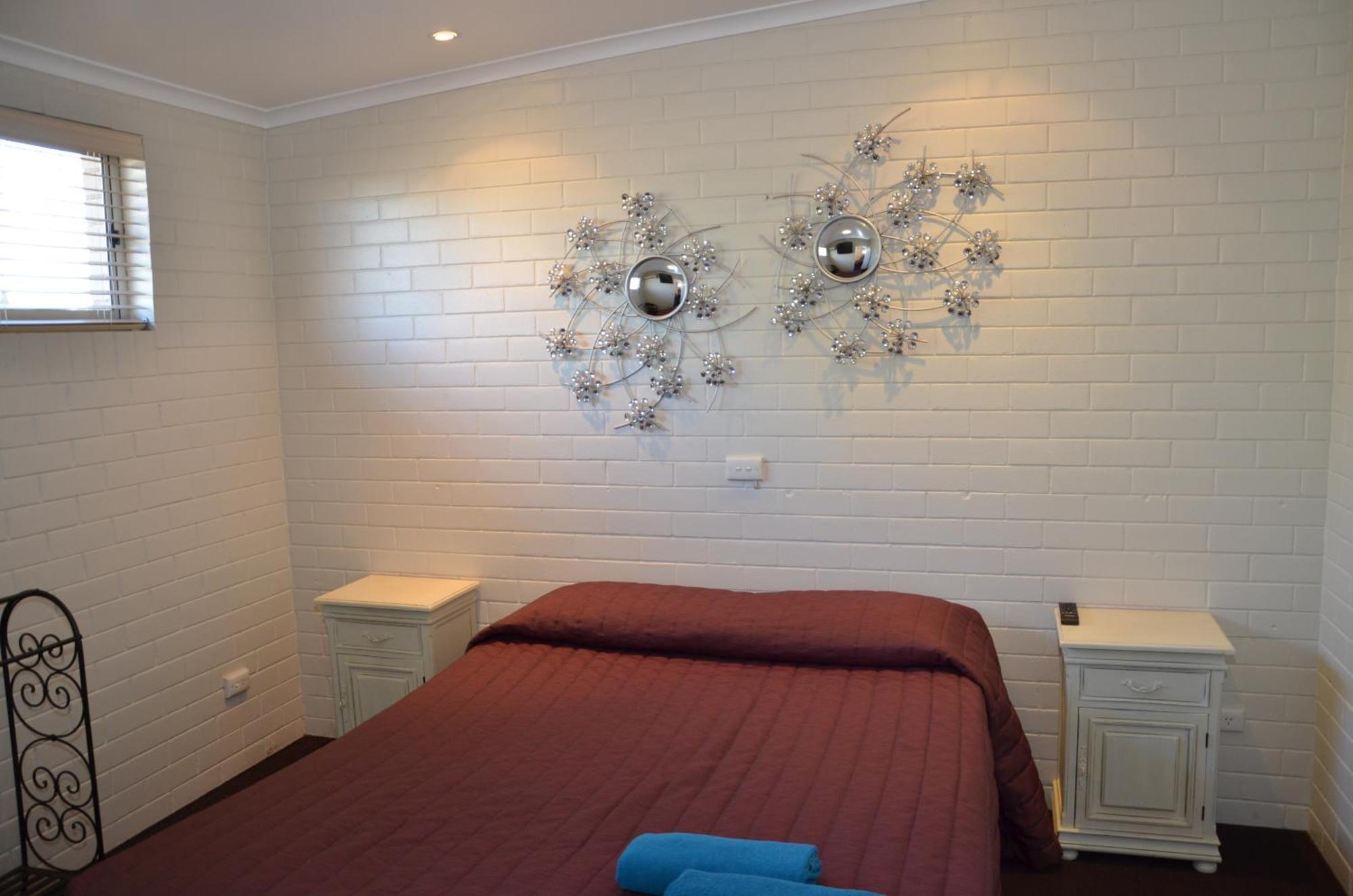 Warwick Motor Inn Екстериор снимка