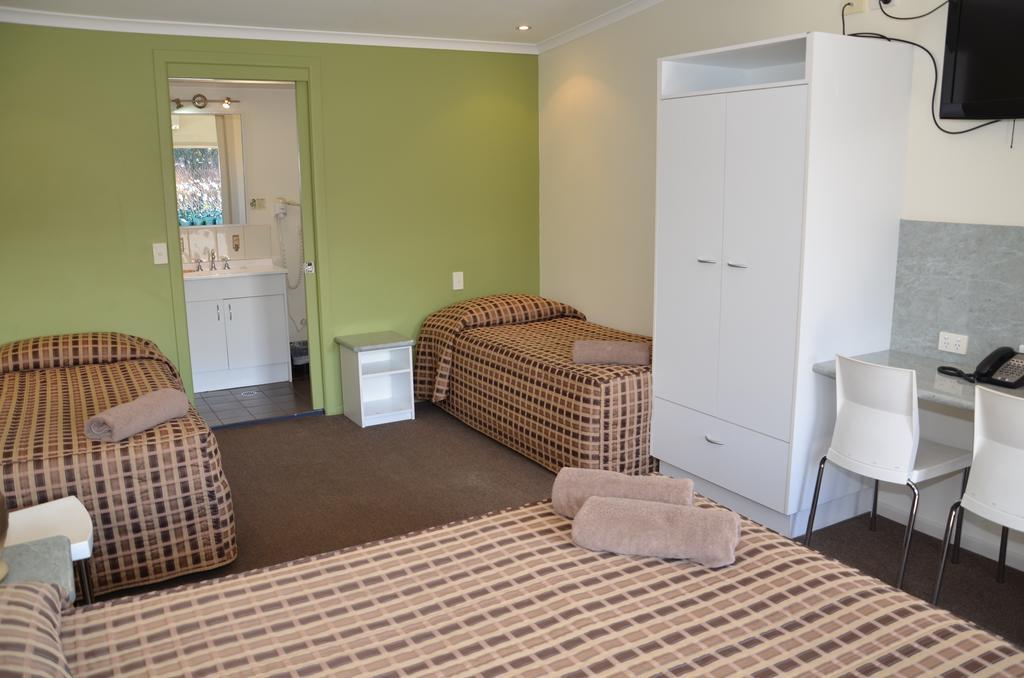 Warwick Motor Inn Екстериор снимка