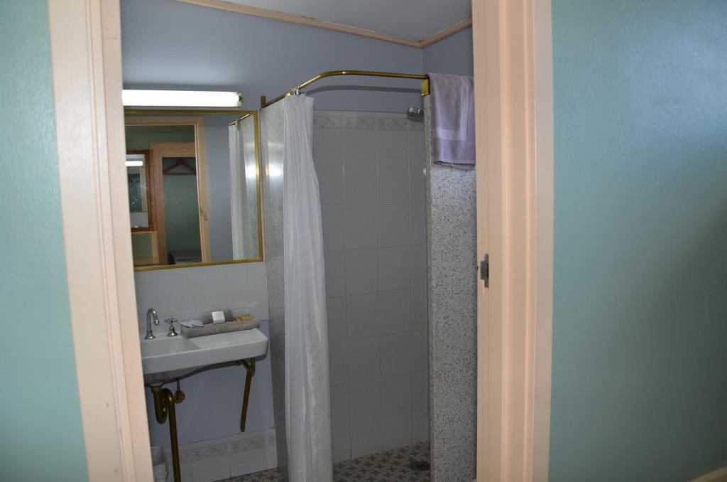 Warwick Motor Inn Екстериор снимка