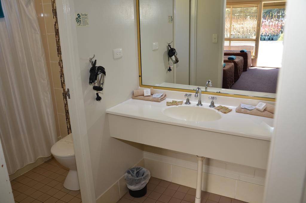 Warwick Motor Inn Екстериор снимка