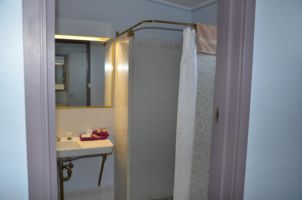Warwick Motor Inn Екстериор снимка