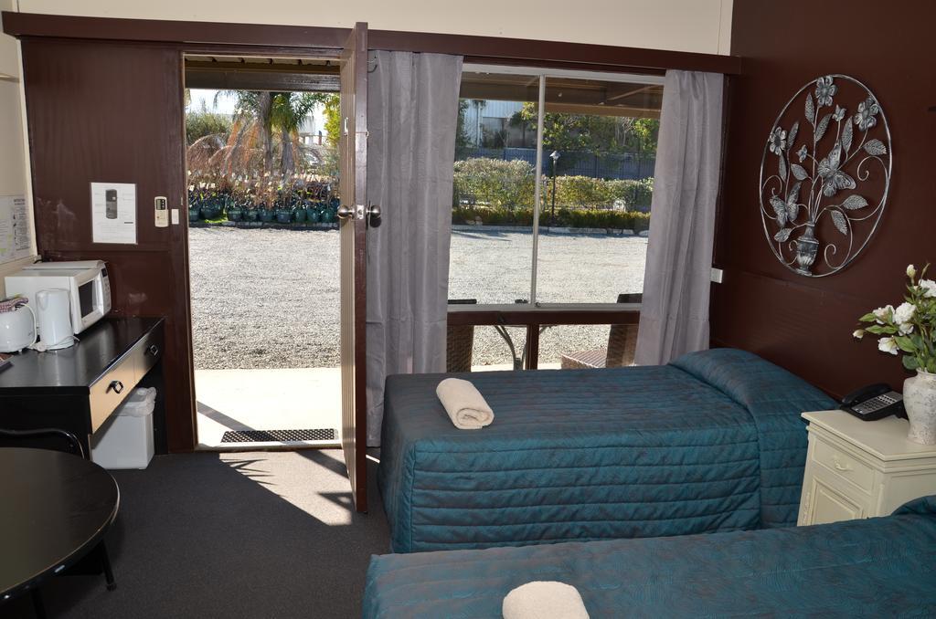 Warwick Motor Inn Екстериор снимка