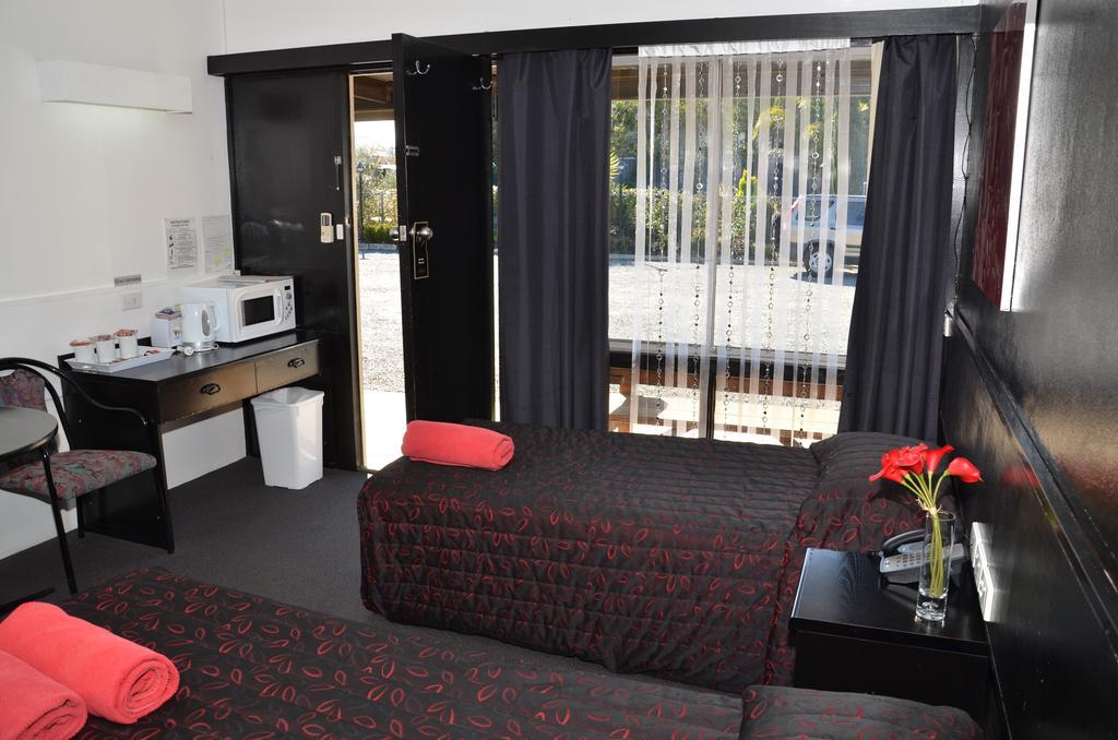 Warwick Motor Inn Екстериор снимка