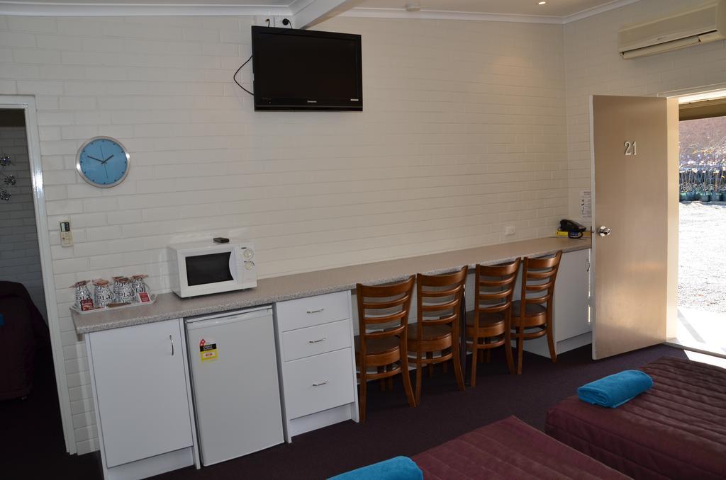 Warwick Motor Inn Стая снимка