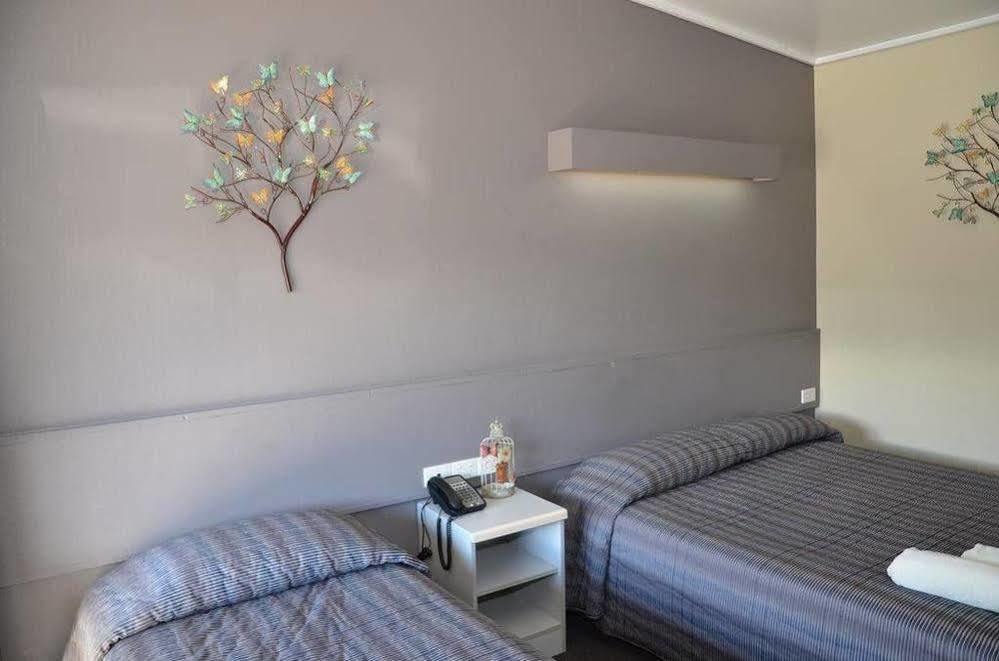 Warwick Motor Inn Екстериор снимка